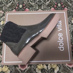 Dolce Vita Women's Gray and Beige Ankle Boots